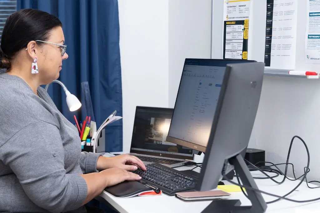 Mitä yrittäjä voi vähentää verotuksessa? Lue kattava opas vähennyskelpoisista kuluista