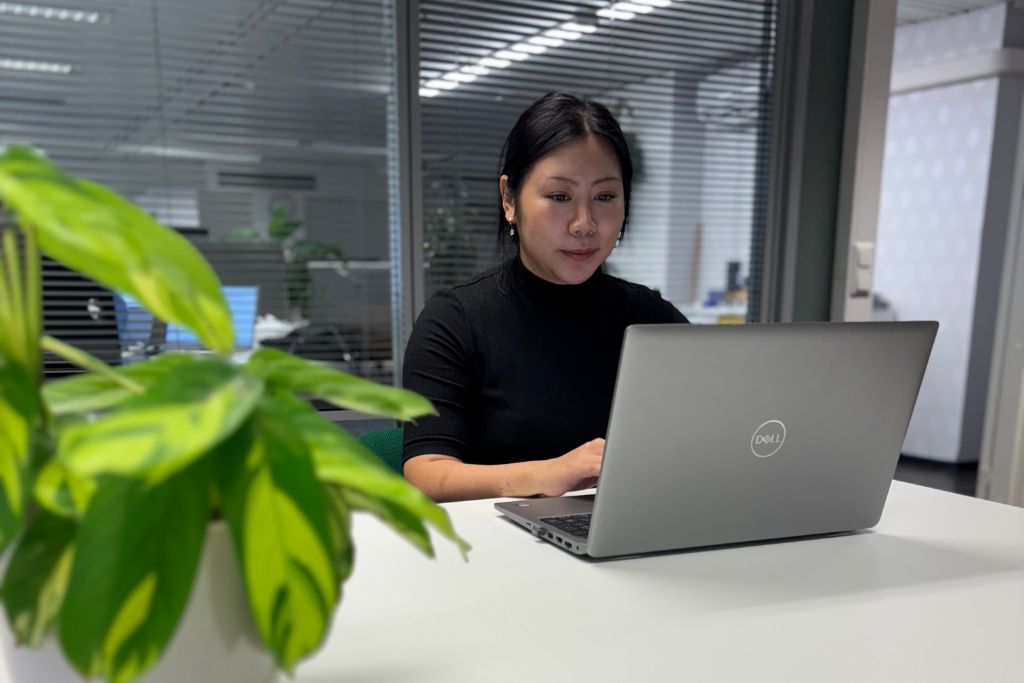 Aloittava yrittäjä Tampereen keskustassa – luottavainen startti yritystoimintaan